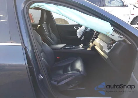 2022 Volvo Xc60 B5 Inscription из США, поврежденный, VIN YV4L12RL5N1046165